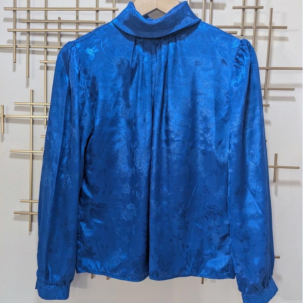 VTG First Glance Blue Floral Jacquard High‎ Neck Long Sleeve Satin Blouse Top